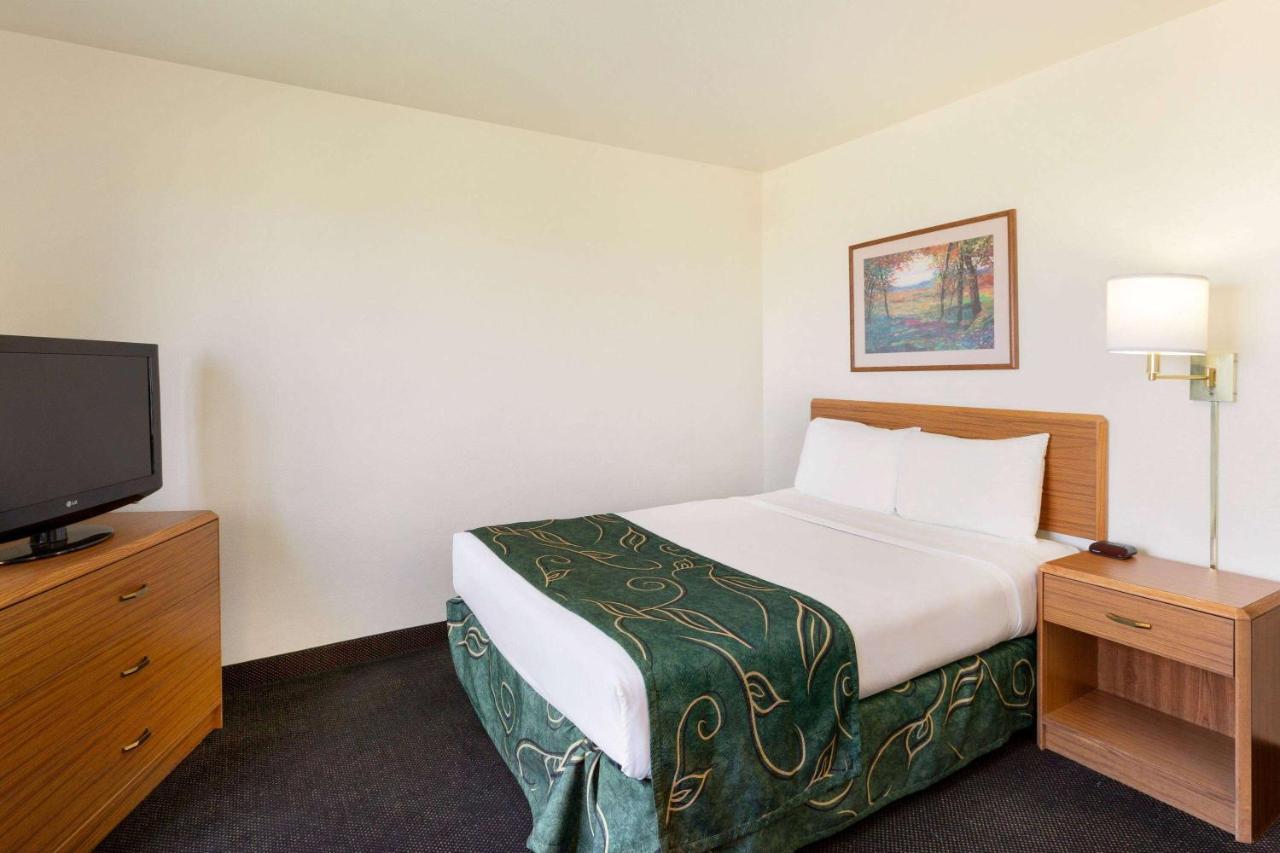 Travelodge By Wyndham Sharon Springs Bagian luar foto